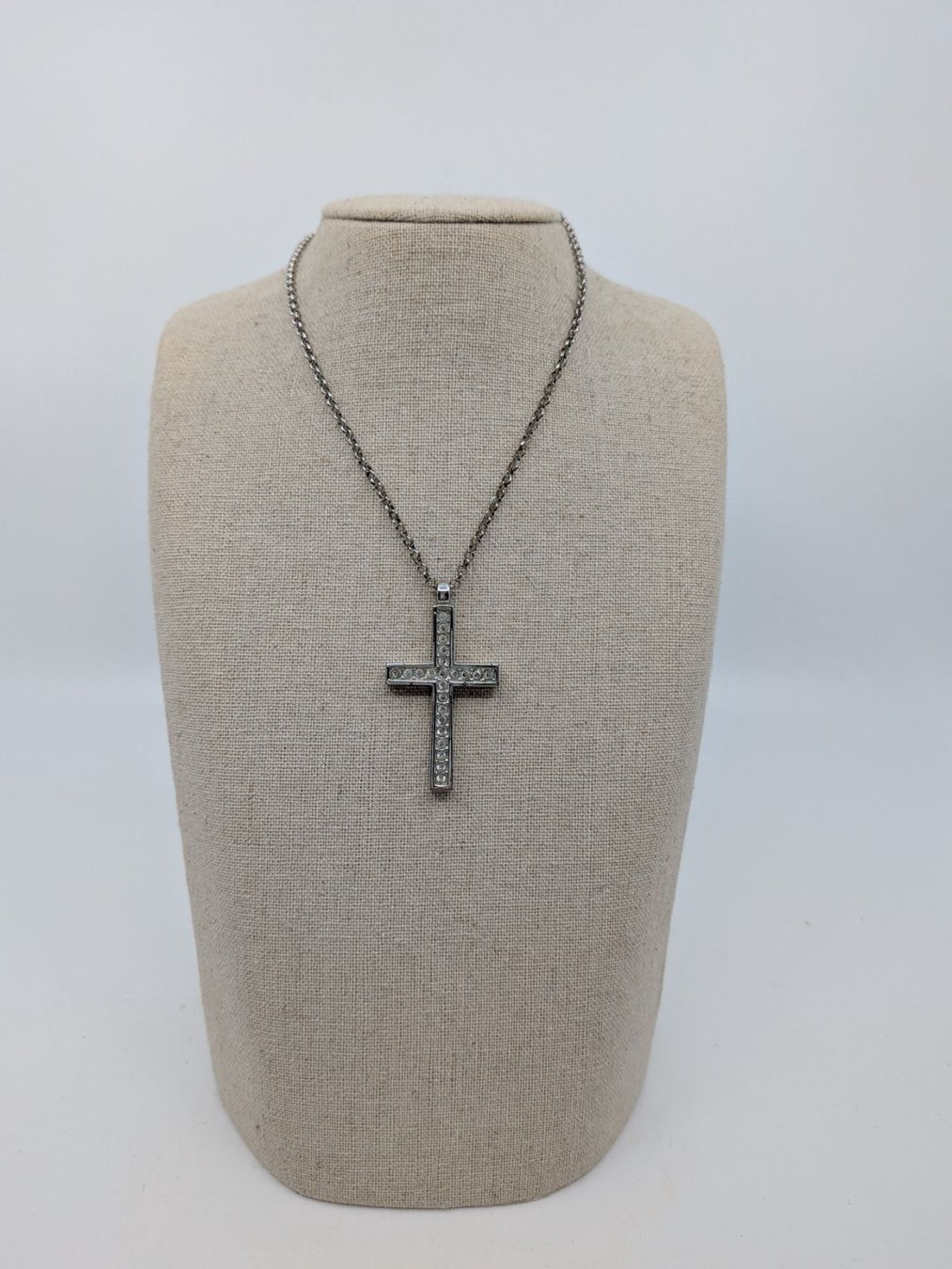 Swarovski Catenine: Swarovski Halskette mit Kreuz – Usato da Emmen venduto da magelan