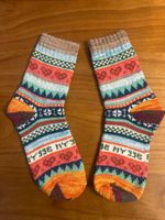Nordic Socken mit Muster und Herzen, one size neu
