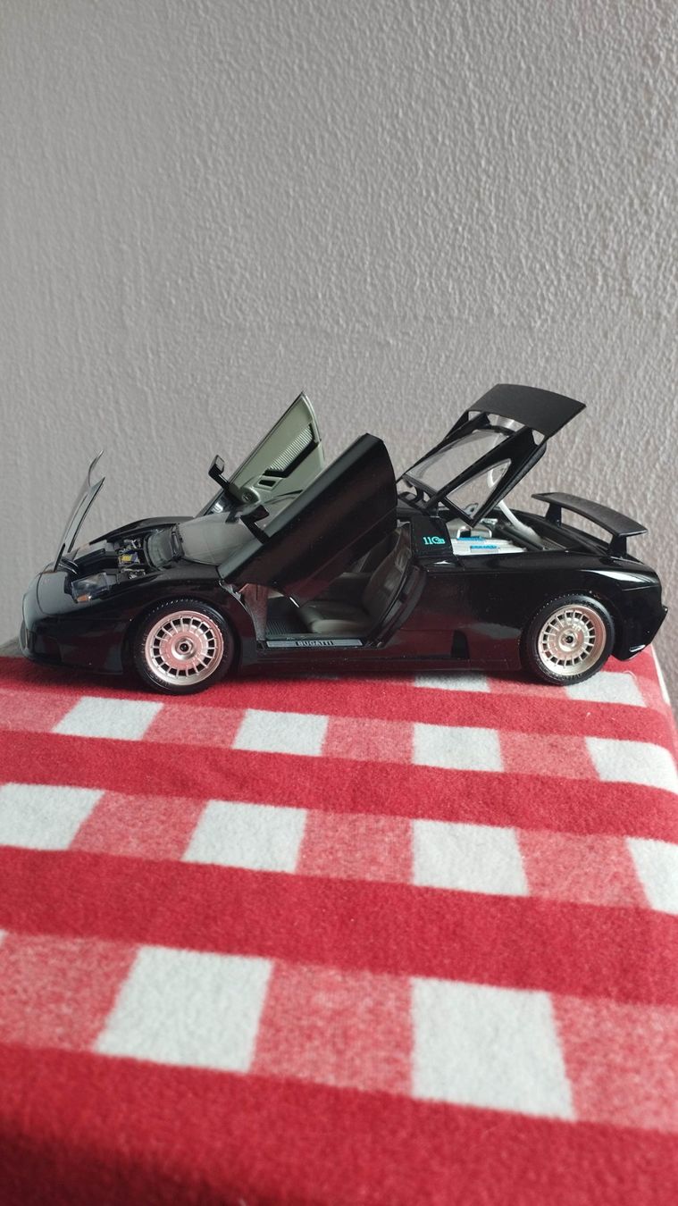 Bburago Modellini d'auto: Bugatti EB110 – Usato da Chur venduto da oriori
