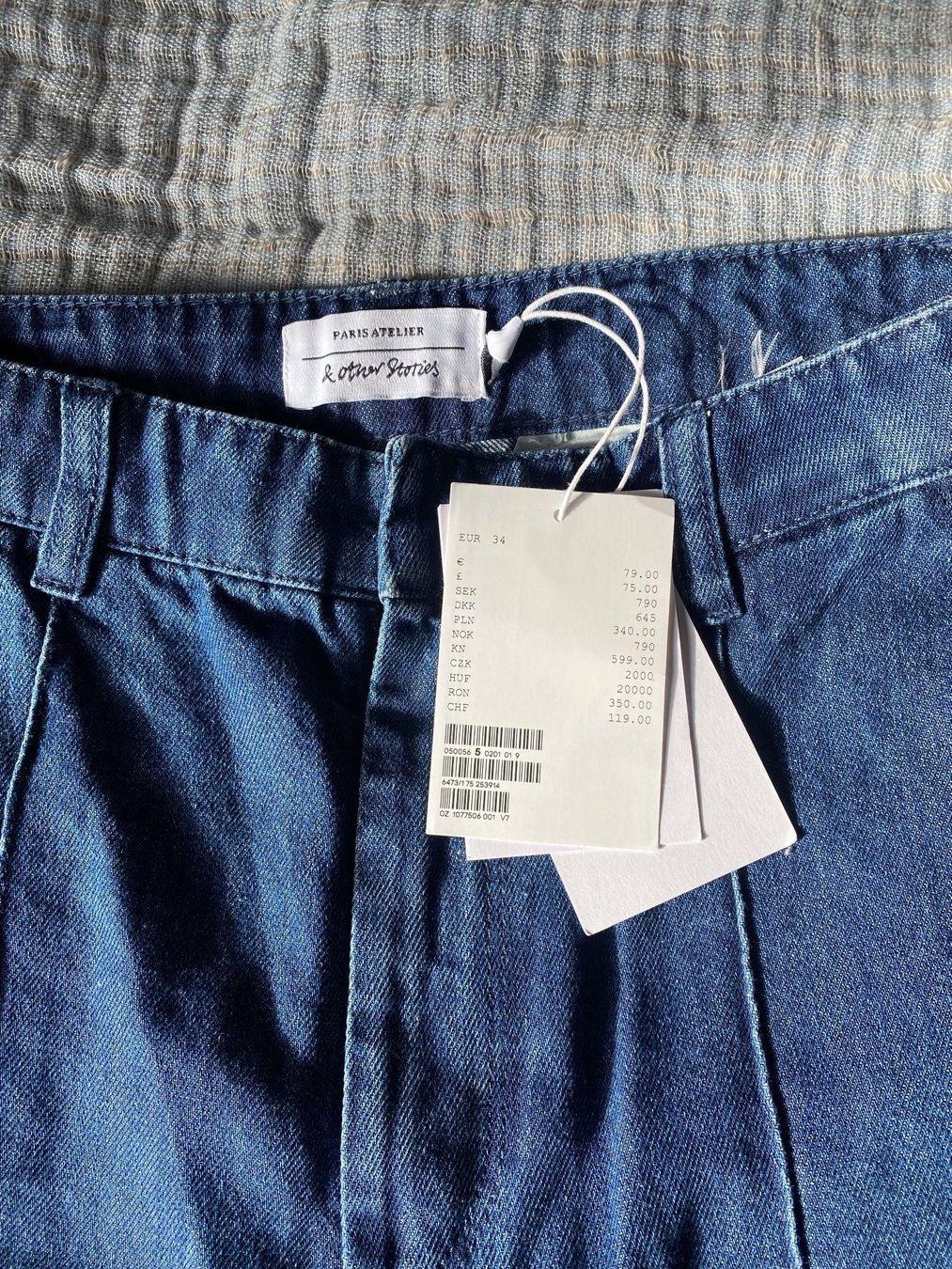 Jeans: &otherstories Jeans, originalverpackt, Grösse 34 – Nuovo e nell'imballaggio originale da Tägerwilen venduto da vivlara 2