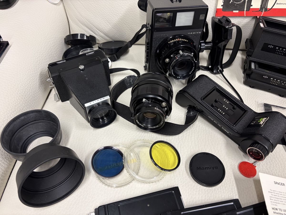 Mamiya Fotocamera: Mamiya Universal Schwarz Mittelformatkamera mit Zubehör – Usato da Dietikon venduto da cre8different 2