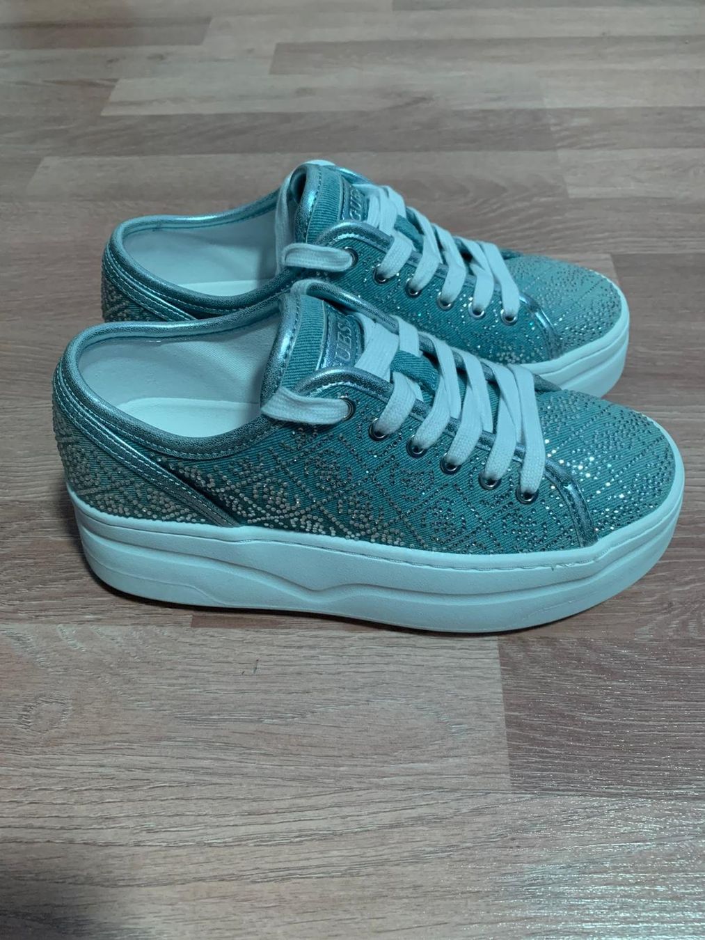 Guess Damenschuhe: Guess Schuhe Damen Queeny – Gebraucht aus Arbon von Halindra 1