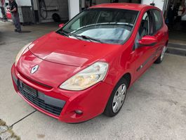 Clio 1.2 75 5 Türig Benzin manuell, letzte MFK 02.2024