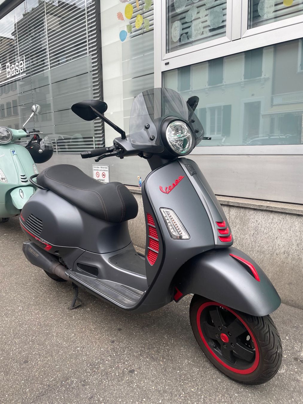 Piaggio Scooters: Vespa 300 GTS – Gebraucht aus Basel von Koevi 2