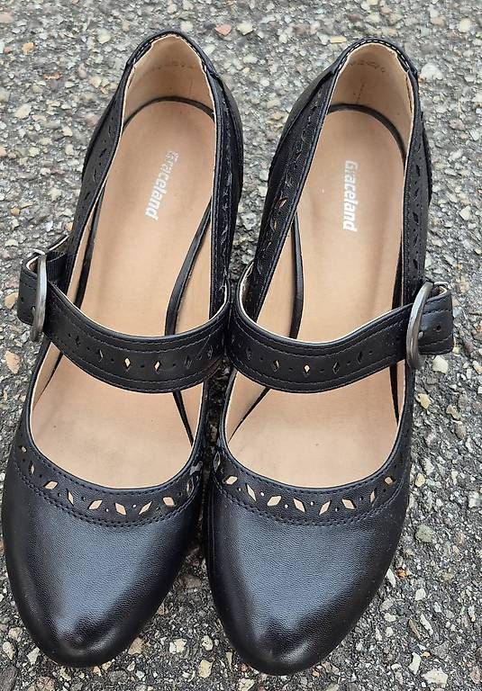 Scarpe da donna: Schwarze offene Schuhe mit breitem Absatz Gr.41 – Usato da Luzern venduto da ker_lj92 1