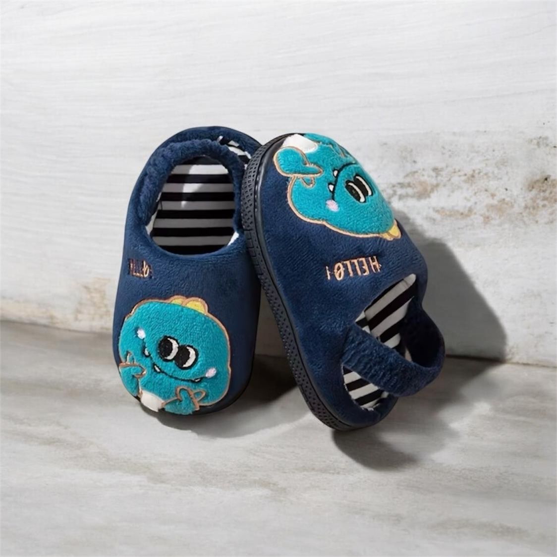 Scarpe per ragazzi: Chaussons enfant - taille 23 – Nuovo e nell'imballaggio originale da Delémont venduto da Emi-98