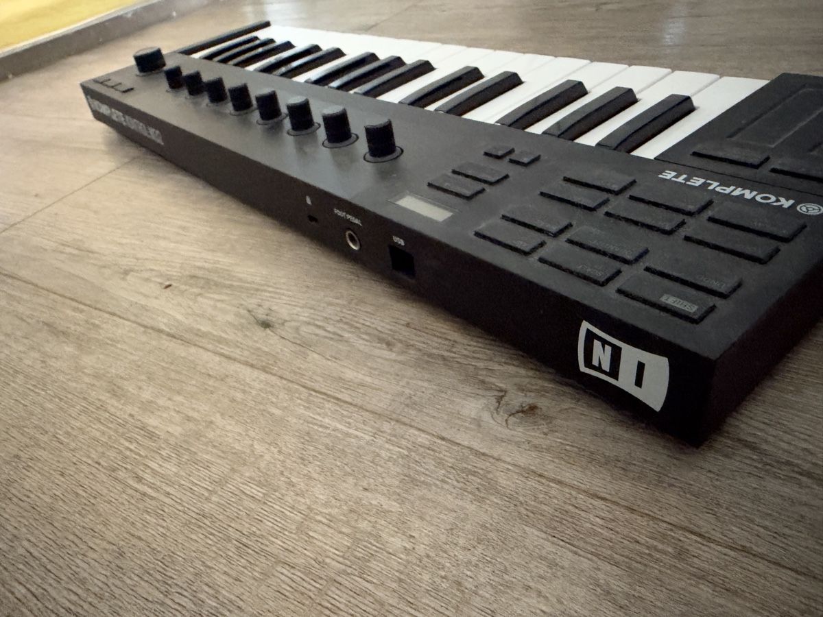 Native Instruments Strumenti musicali: Native Instruments Komplete Kontrol M32 wie neu – Usato da chur venduto da Mike.O