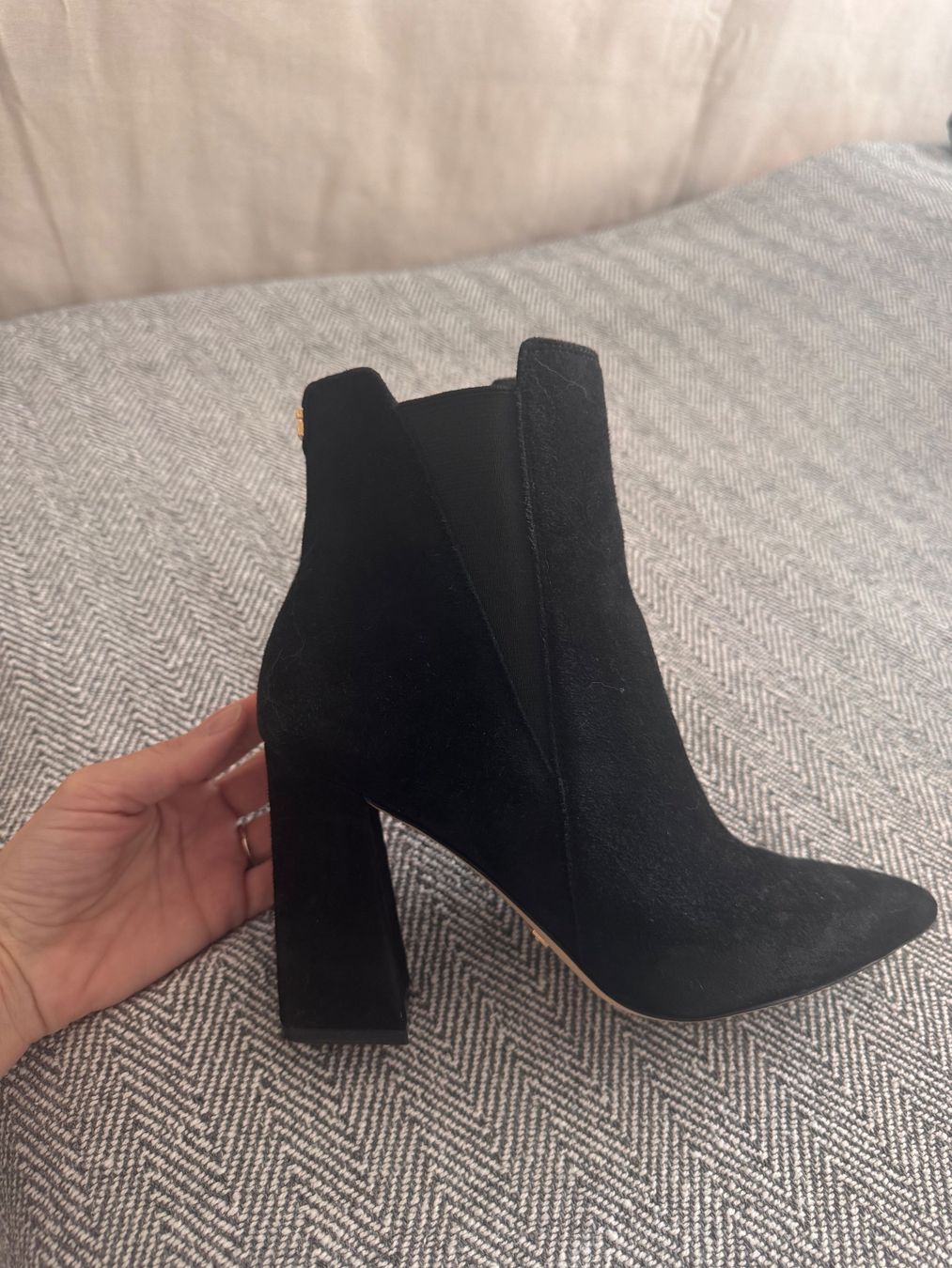 Guess Scarpe da donna: Stivaletti Guess taglia 38 – Usato da Aldesago venduto da dia_p6gh