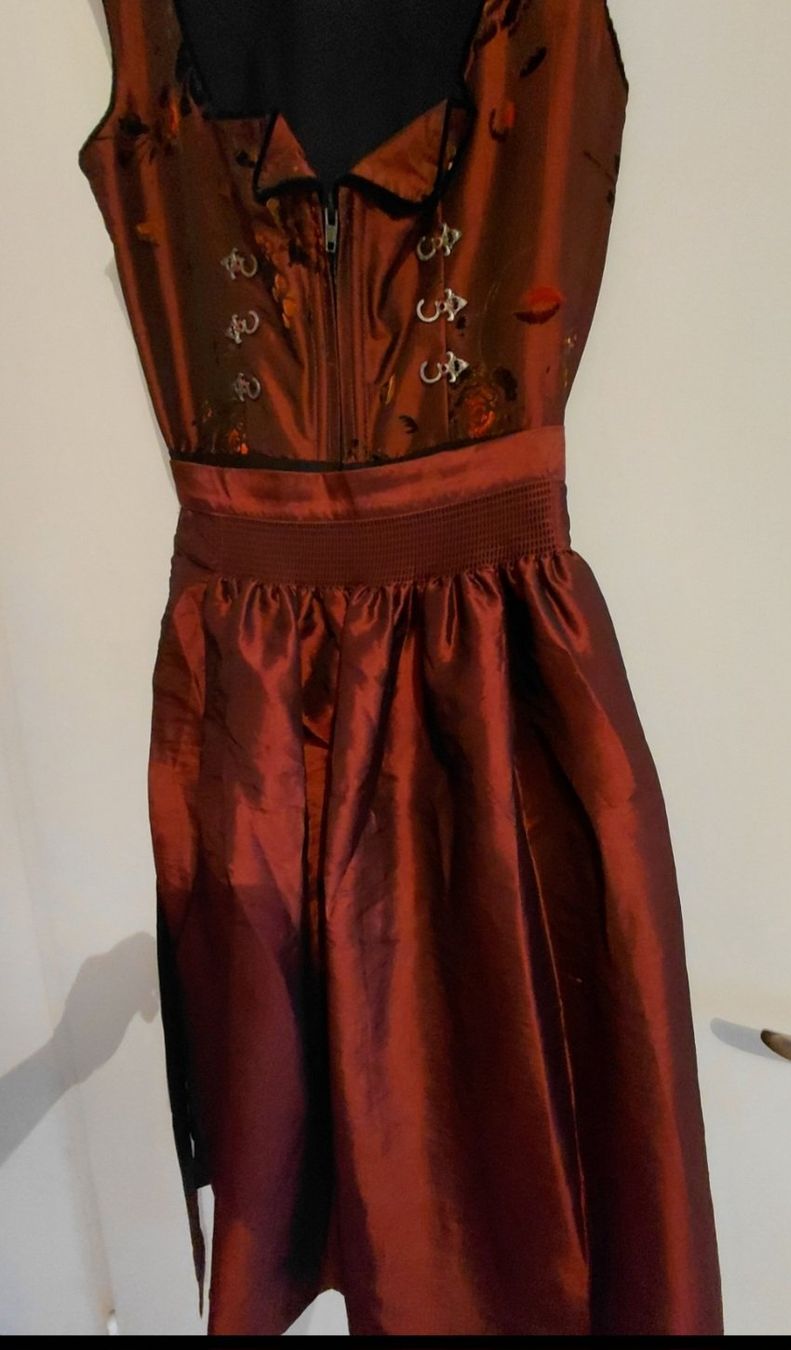Kleider: Premium Dirndl Trachtkleid mit Satin Bestickerung – Gebraucht aus Horgen von zur_jq85 4