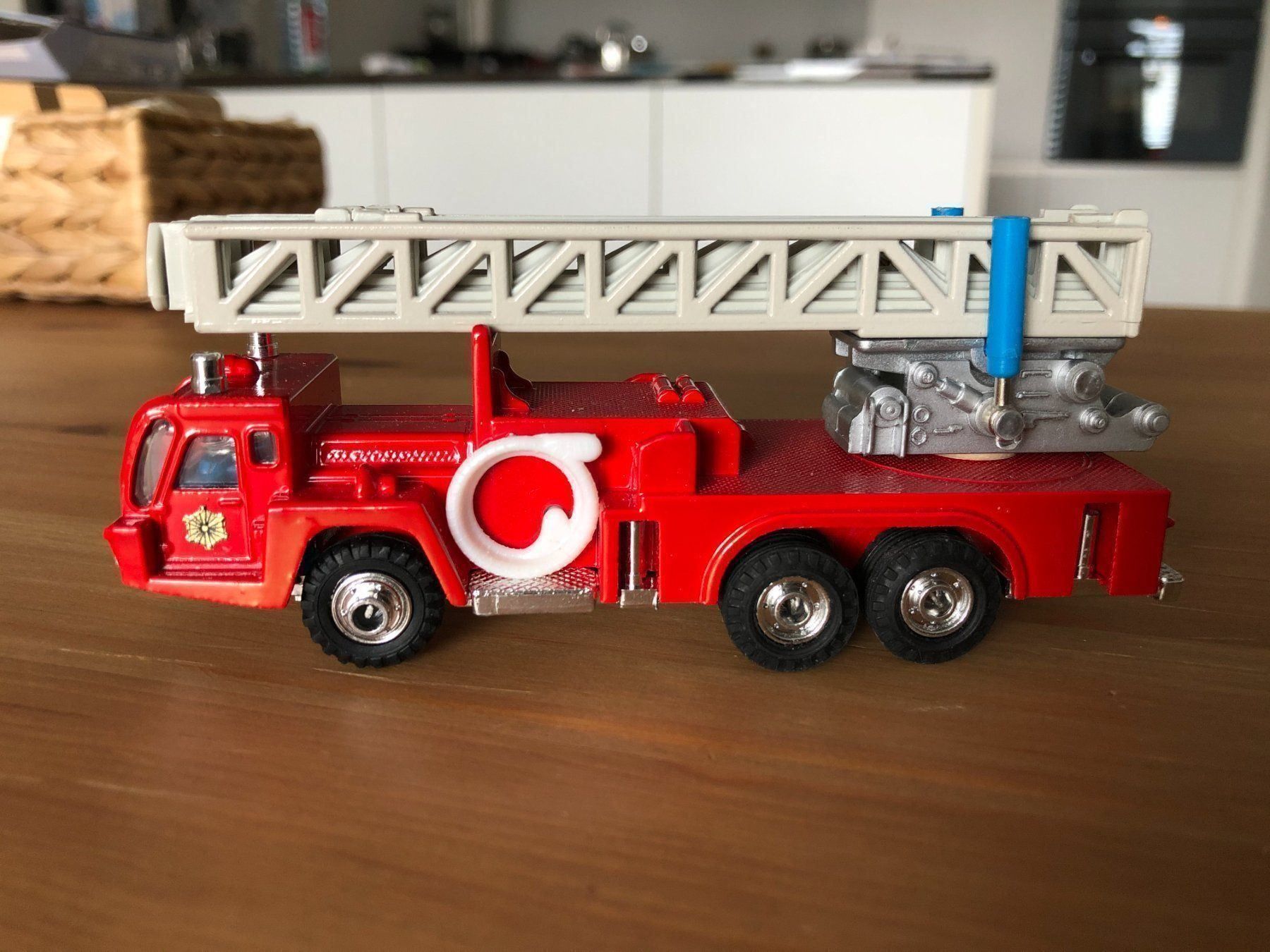 Modellini d'auto: SHINSEI AERIAL LADDER FIRE ENGINE – Usato da Meilen venduto da rdv_n7s9 3