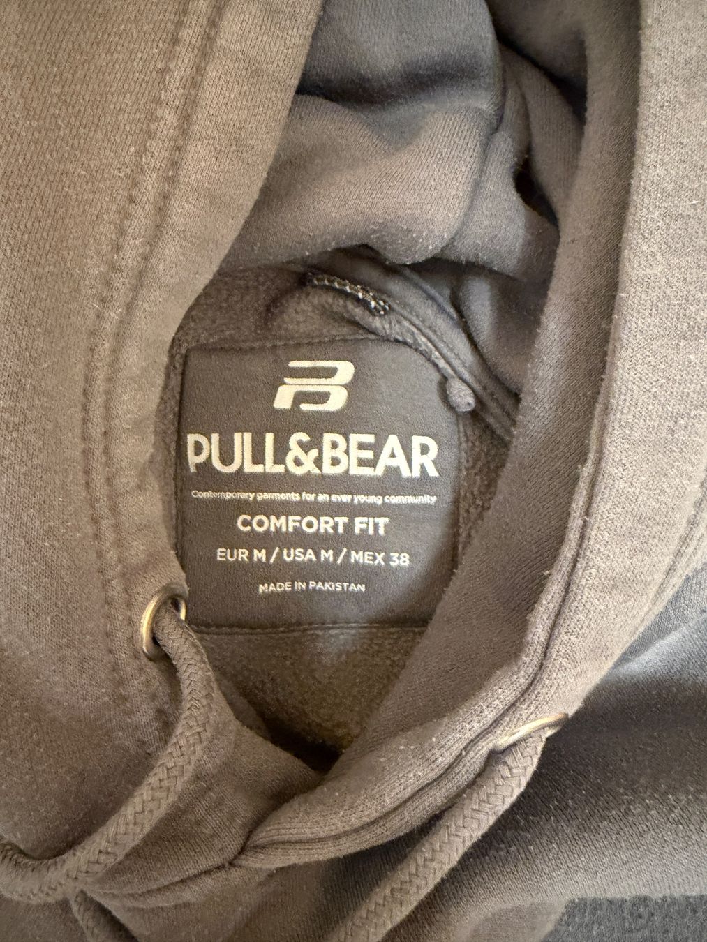 Pull&Bear Maglioni & Felpe: Hoodie Pull&Bear grau Grösse M neuwertig – Usato da Halten venduto da Piccoloeins 1