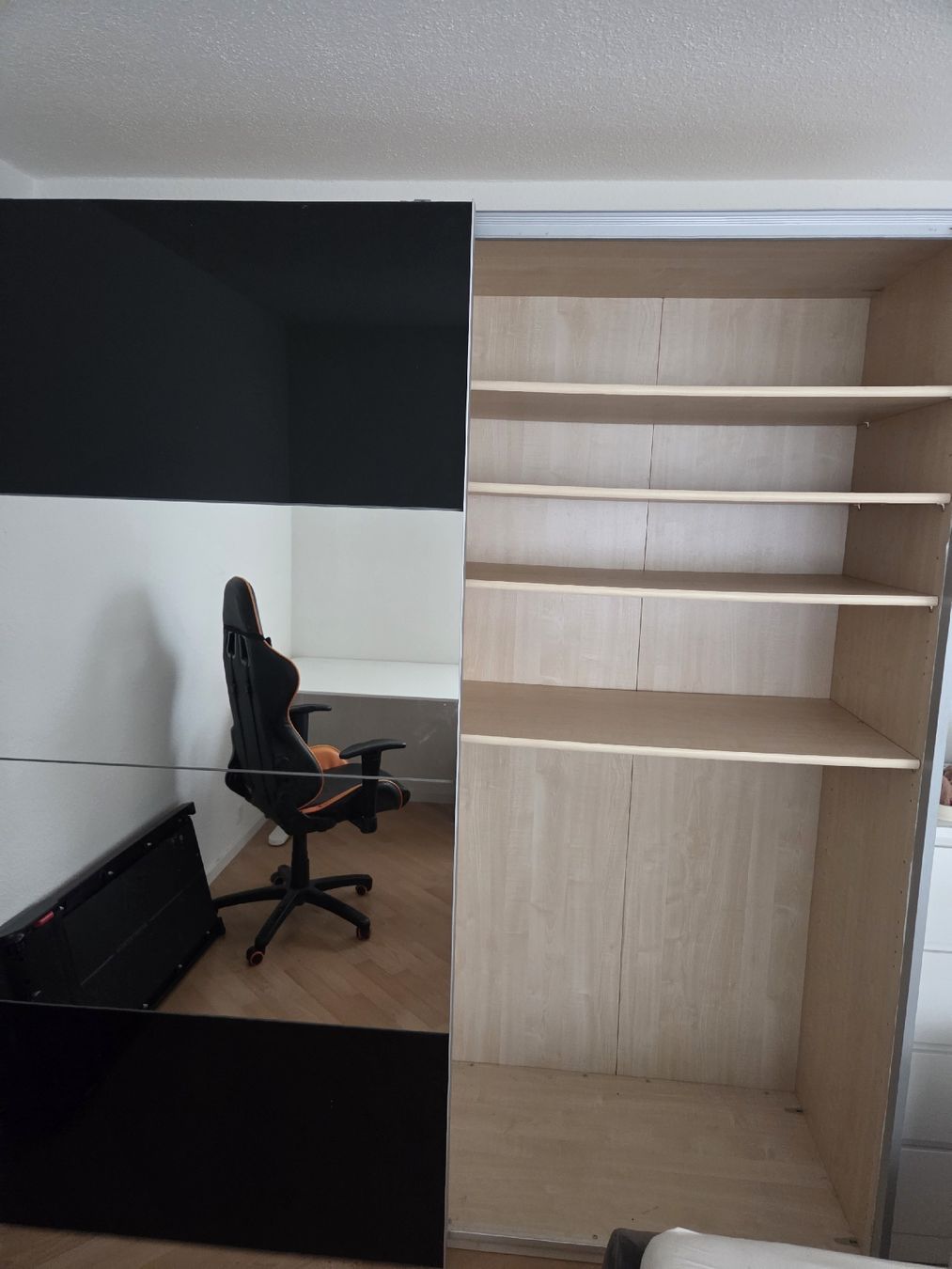 Armadi: Kleiderschrank mit Spiegel – Usato da Wallisellen venduto da MerihTopcan