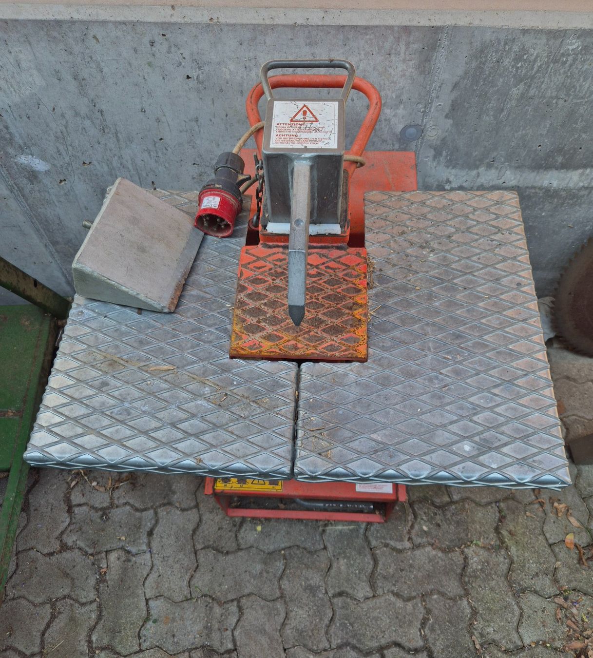 Tutte le macchine: Spaltmaschine – Usato da Auenstein venduto da Y.C. 1