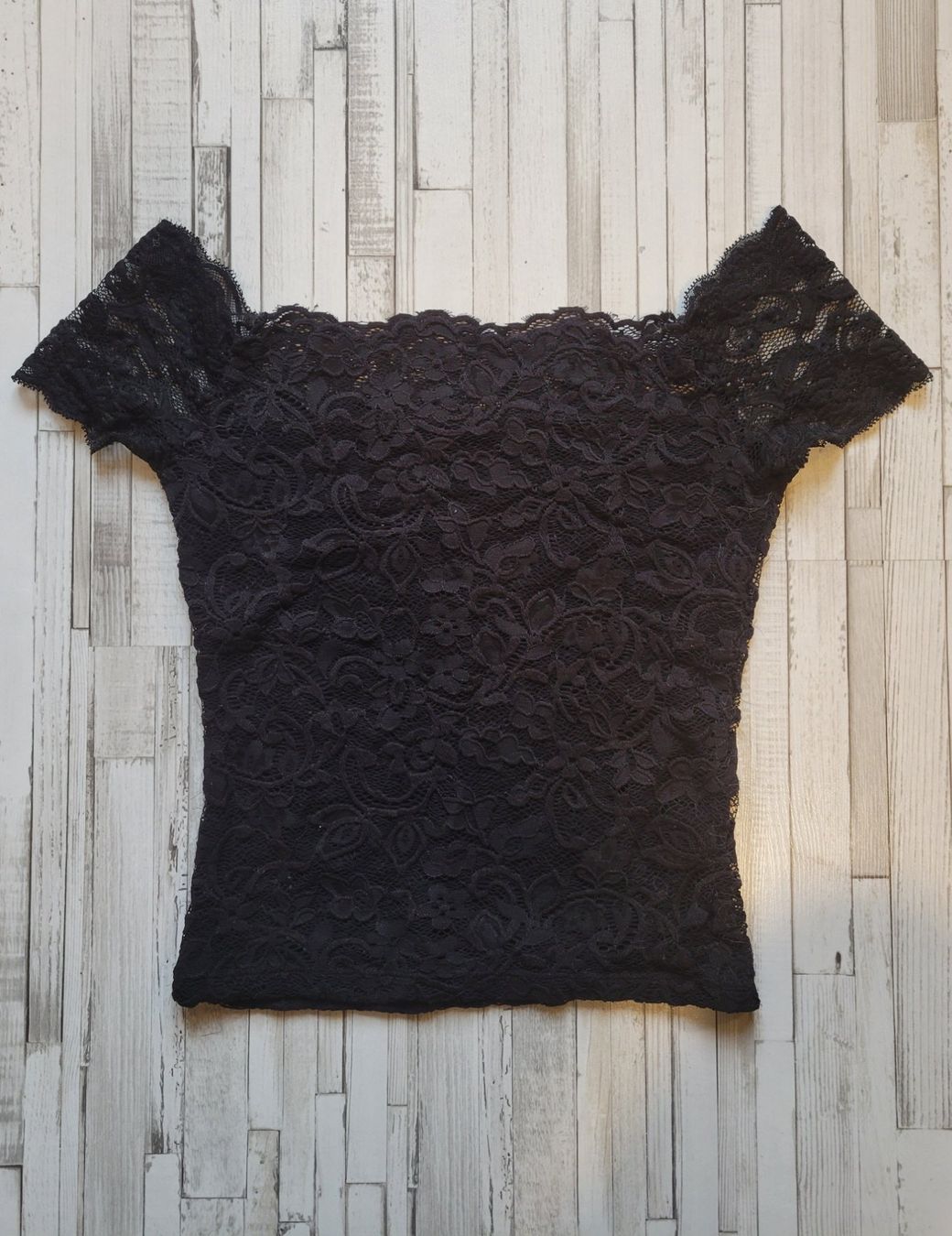 Tally Weijl Top: Top dentelle noir avec épaules découvertes – Usato da Delémont venduto da Osamuwuu