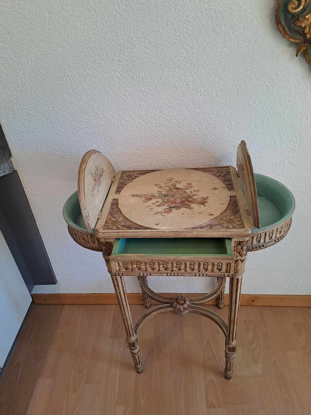 Tavoli: Antiker Beistelltisch / Nähtisch mit Schublade – Usato da Gondiswil venduto da Antiquitas... 2