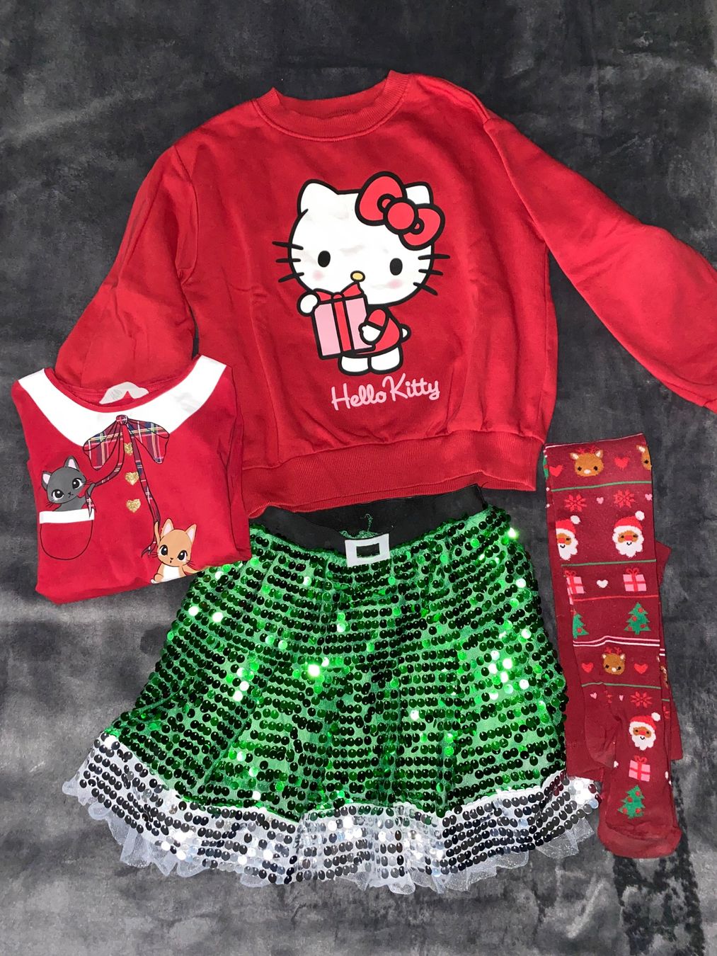 Hello Kitty Kleiderpakete & -sets: Ensemble Noël Hello Kitty avec jupe taille 6-8 ans – Gebraucht aus Lignières von The_assistant
