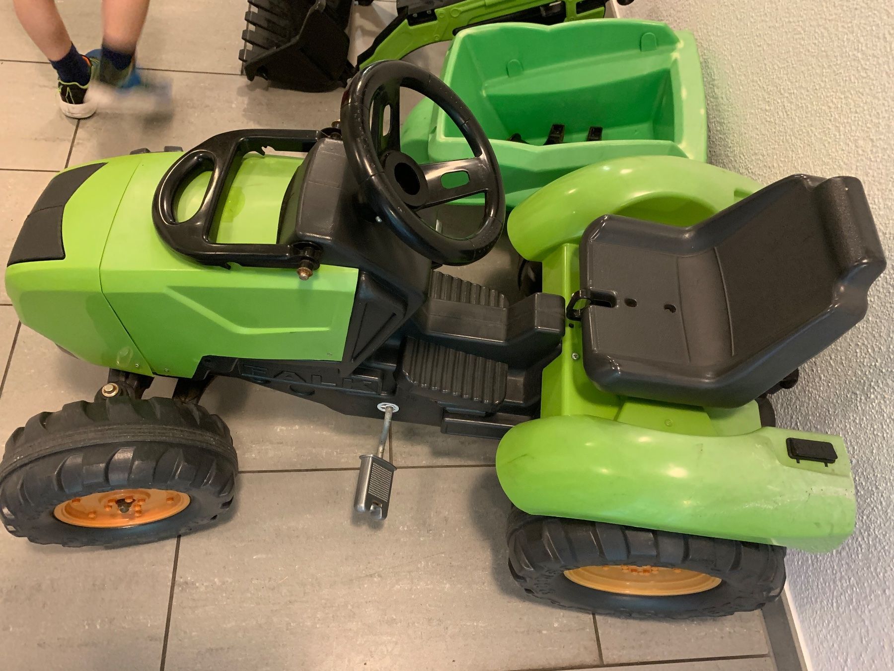 Veicoli per bambini: Kinder Traktor Defekt mit Anhänger, Gabel – Difettoso da Luzern venduto da Mili1959 2