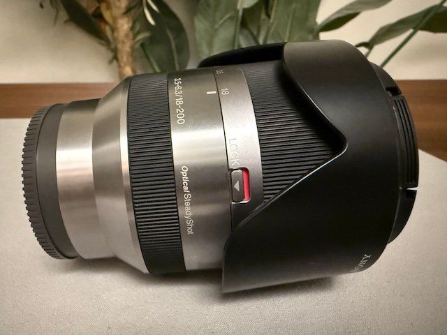 Sony Obiettivi: Sony SEL18200 18 - 200mm F3.5 - 6.3 OSS E-Mount – Usato da Zürich venduto da scoobstyle