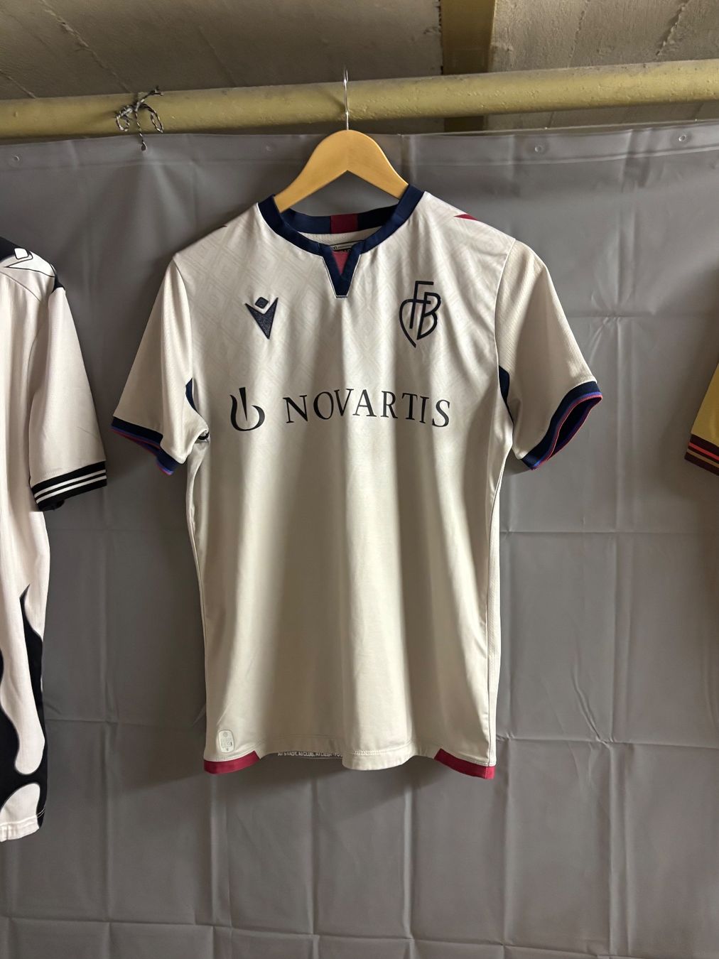 Canottiere & Pantaloni: Fc Basel Trikot Andy Diouf #8 – Usato da Basel venduto da kleinerprinz 1