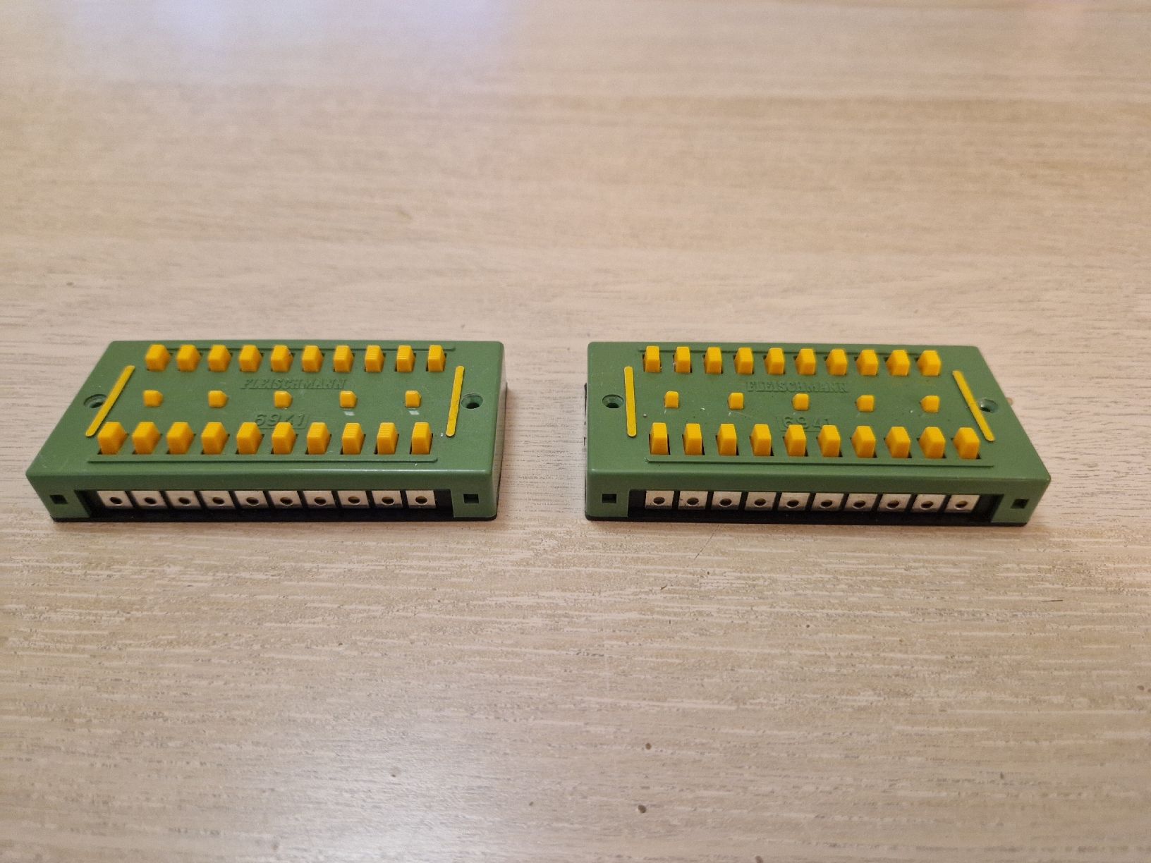 Fleischmann Modelleisenbahnen: Fleischmann 2 x 6941 Verteilerplatten – Gebraucht aus St-Aubin-Sauges von tantome 1
