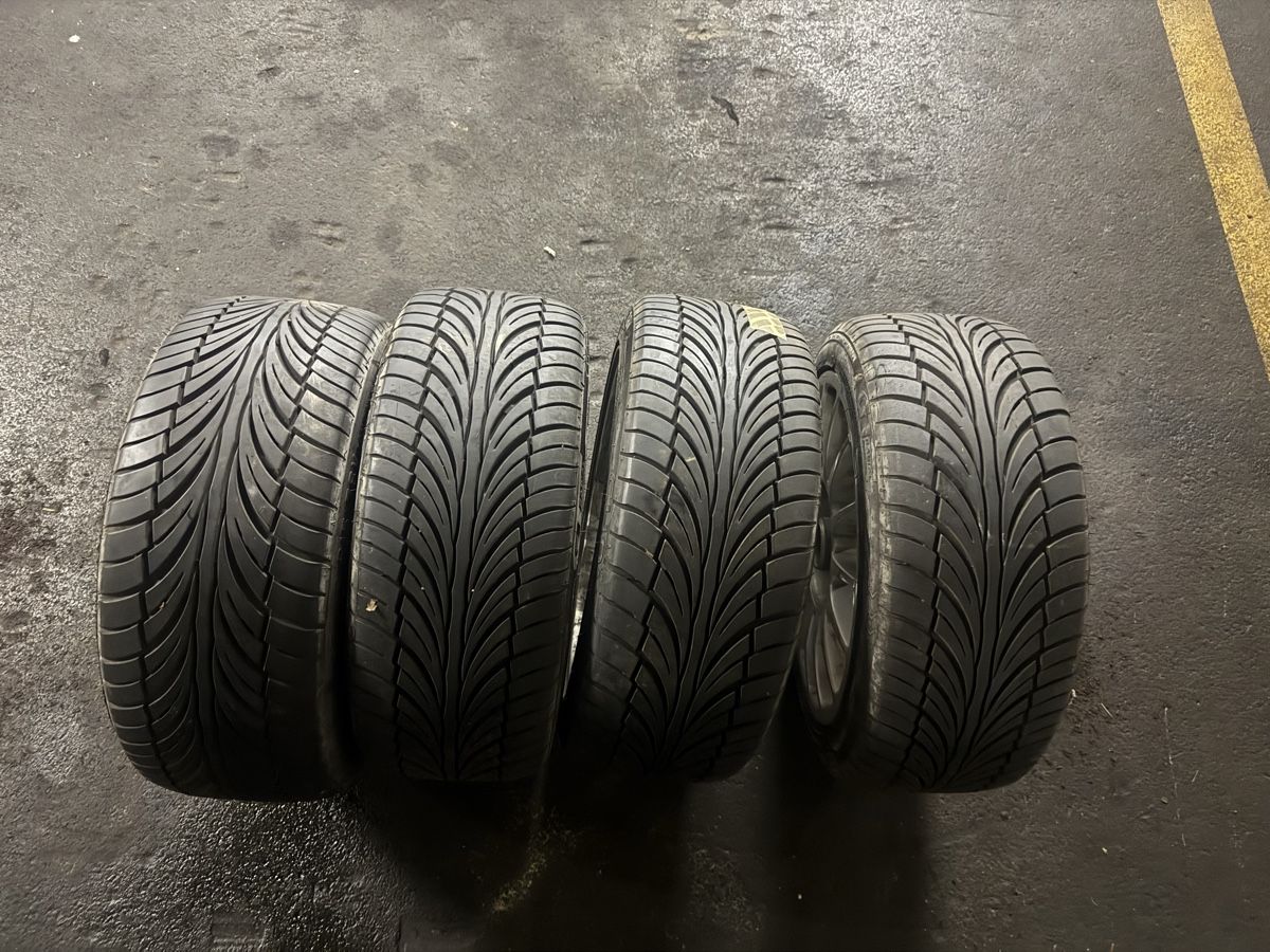 Pneus & Kompletträder: Roues voiture jantes – Defekt aus Vevey von Chupita-met 7