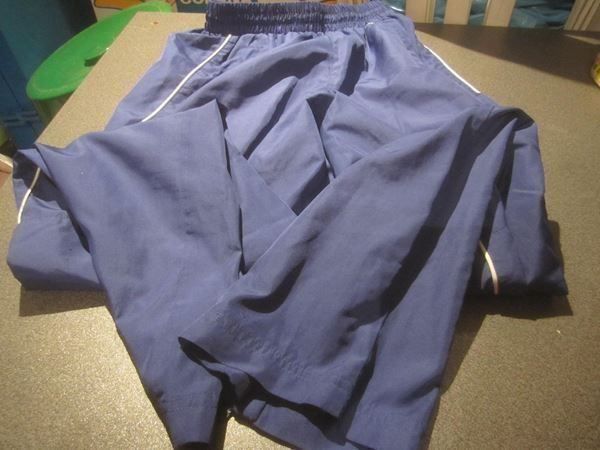 Pantaloni: Trainerhose ca. Grösse 140 blau – Usato da Zürich venduto da abraxas1291