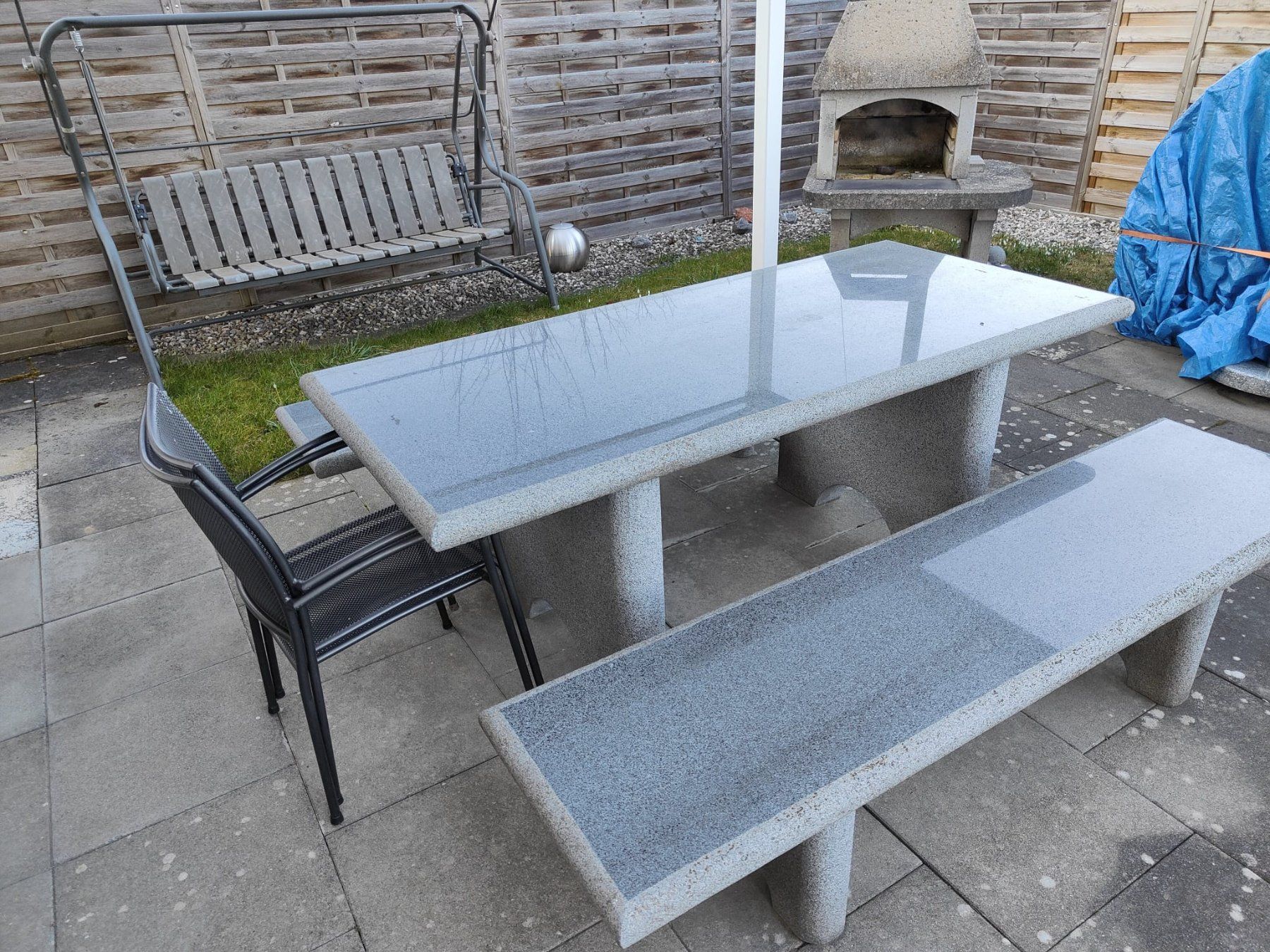 Set di tavolo e panche: Gartentisch aus Granit – Usato da Walde AG venduto da kar_k5tm