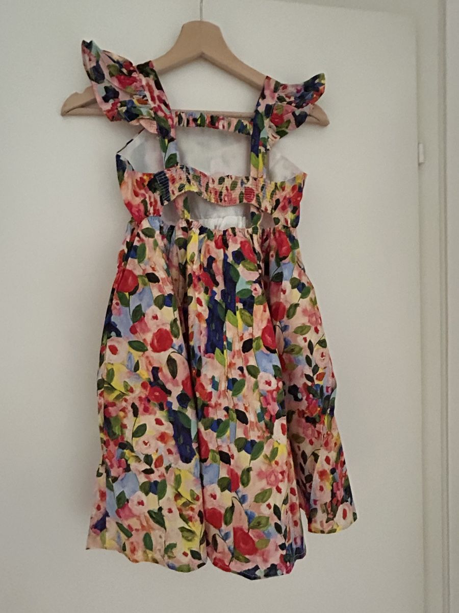 Robes et jupes: Kleid Blumenmuster Grösse 140 neu – Neuf avec emballage d'origine à Zürich par kiwi1994 1