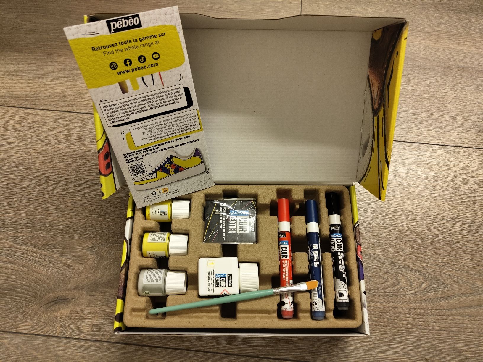 Peintures: Kit de customisation de chaussures – Neuf (Voir description) à Bulle par nin_9ght