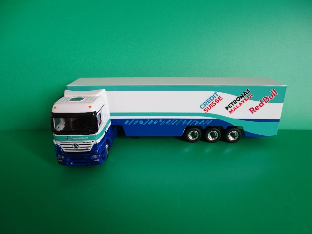 MB Actros V8 "SAUBER PETRONAS" von Schuco 1/87 Kaufen auf Ricardo
