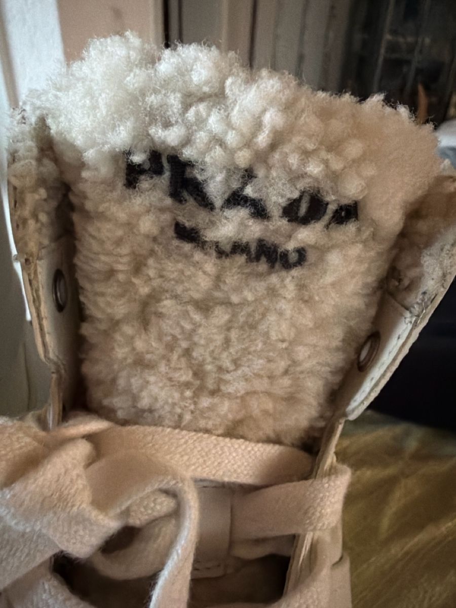 Prada Damenschuhe: Plateau-Sneakers aus Leder mit Shearling – Gebraucht aus Steinach von Pumuckeli1 1