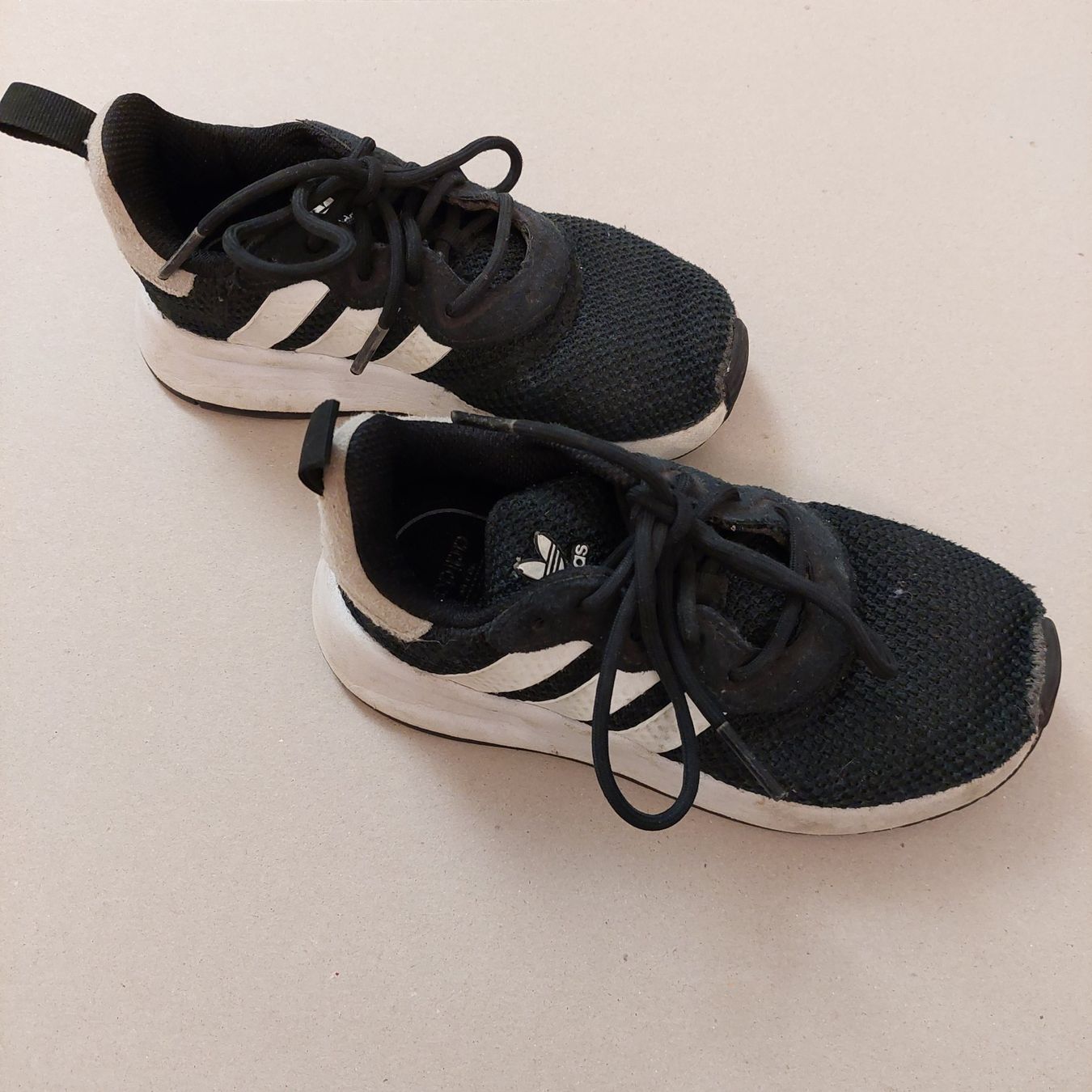 Adidas Scarpe per ragazzi: Kinderschuh Sneaker – Usato da Basel venduto da oliversenn87
