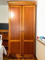 Kleiderschrank aus Massivholz, zweitürig, in sehr gutem Zust