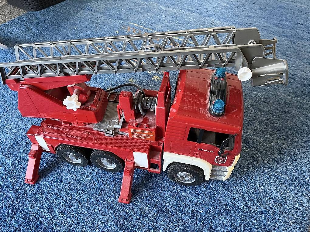 Spielzeuge: Dumper und Feuerwehrauto – Gebraucht aus Uttwil von julesonne 1