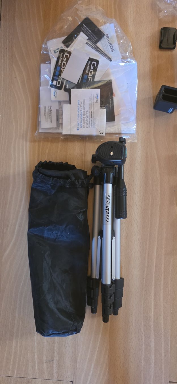 Gopro Action Cam: Caméra GoPro Hero 4 ,10accessoires, 3batteries, kit plongée – Gebraucht aus Saillon von inf_8vsk 7