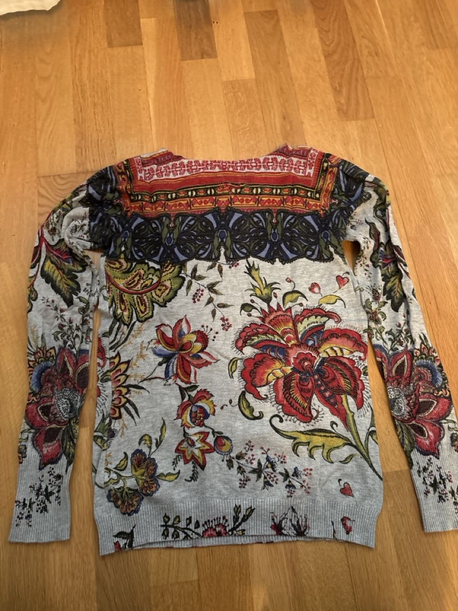 Desigual Pulls & Sweat-shirts: Desigual Pullover bunt mit Blumenmuster Grösse M – D'occasion à Basel par clemens2 3