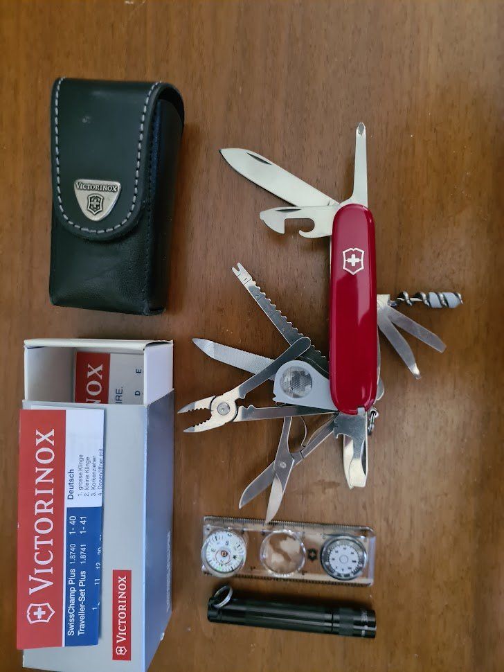 Victorinox Taschenmesser: Victorinox Swiss Champ Plus 1.8741 – Neu und originalverpackt aus Wetzikon ZH von Vimi