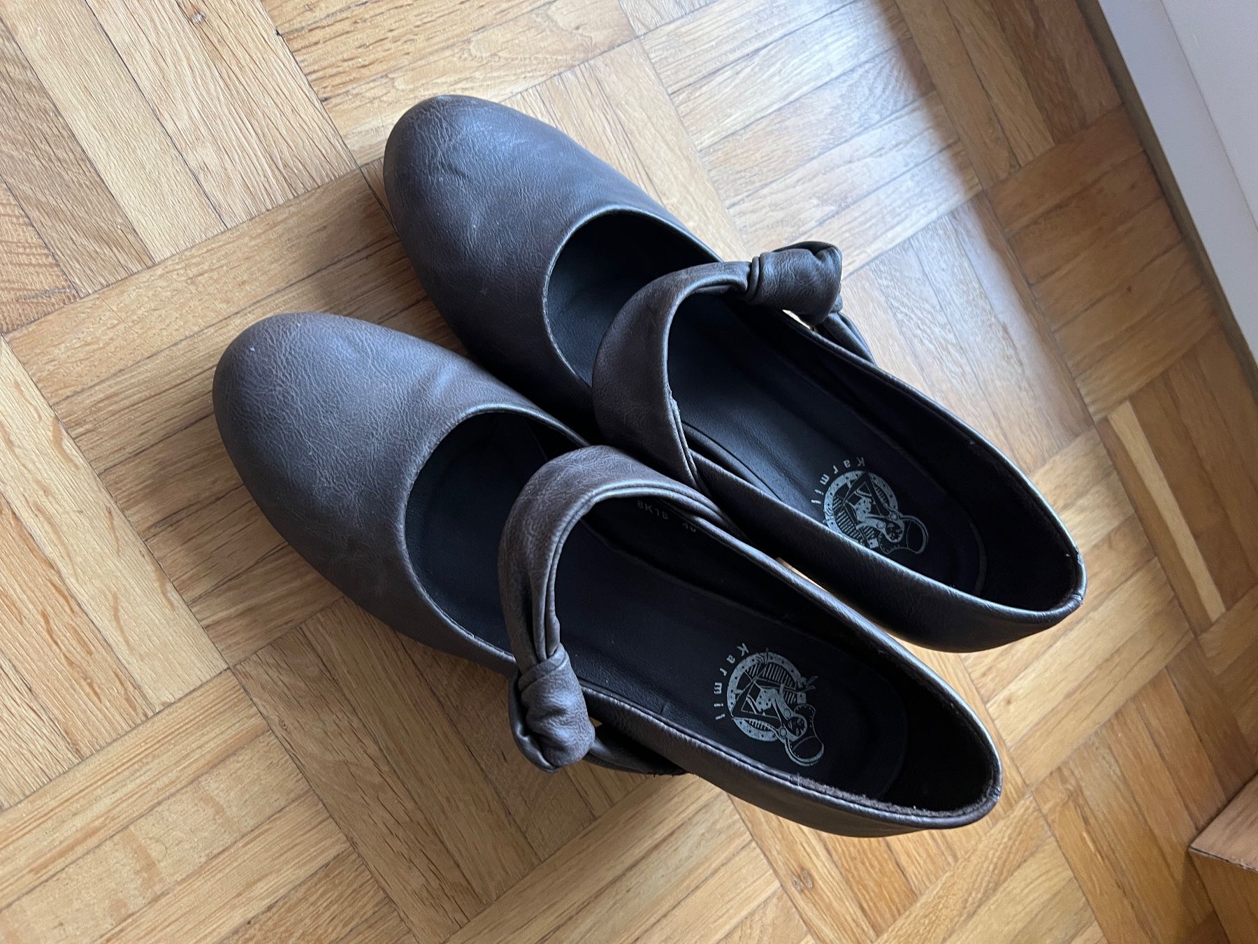 Damenschuhe: KARMIL Damen pumps 40 – Gebraucht aus Horgen von linuxrp