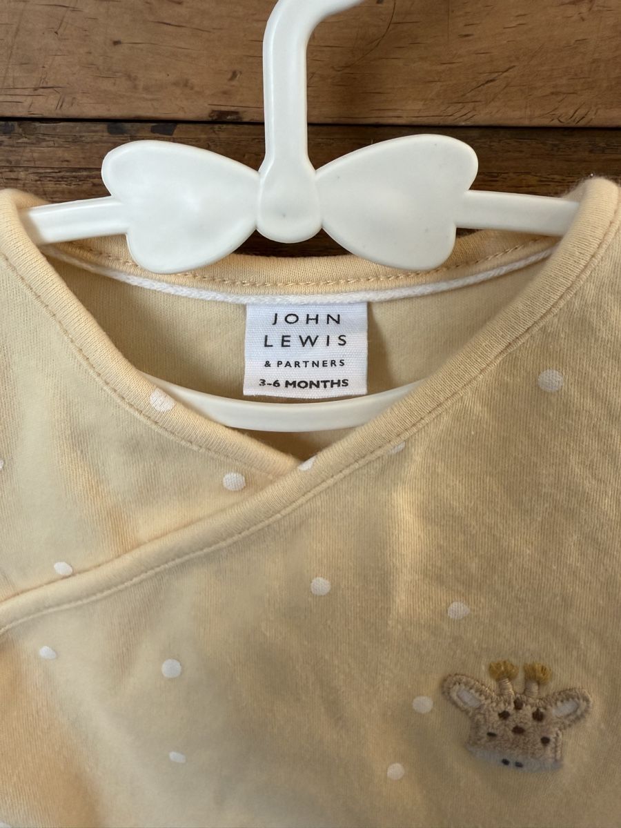 Pigiama & Simili: Pyjama John Lewis cache cœur jaune taille 3-6 mois – Nuovo e nell'imballaggio originale da Vésenaz venduto da mar_xpz7 1