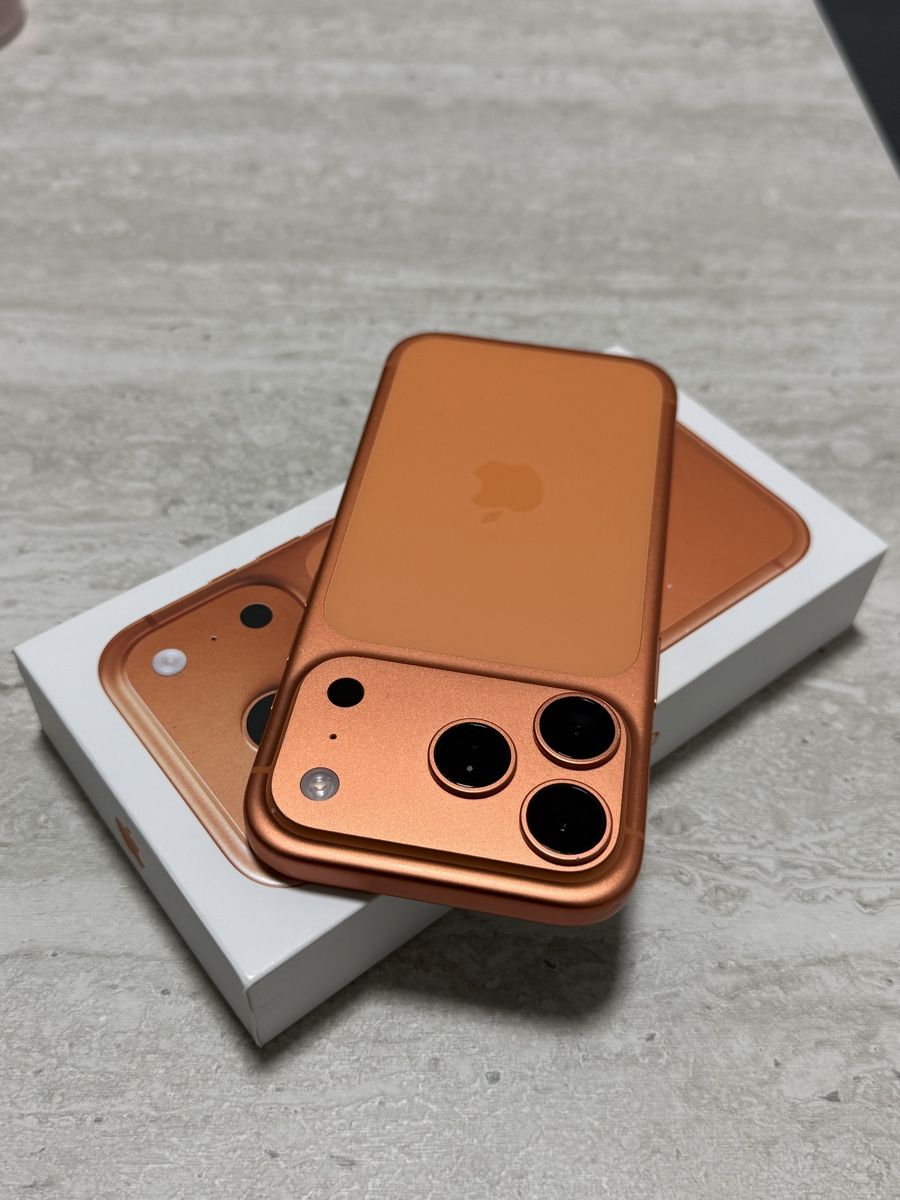 Apple Handys / Smartphones: iPhone 17 Pro 256 GB Cosmic Orange – Gebraucht aus Liestal von ID.088 2