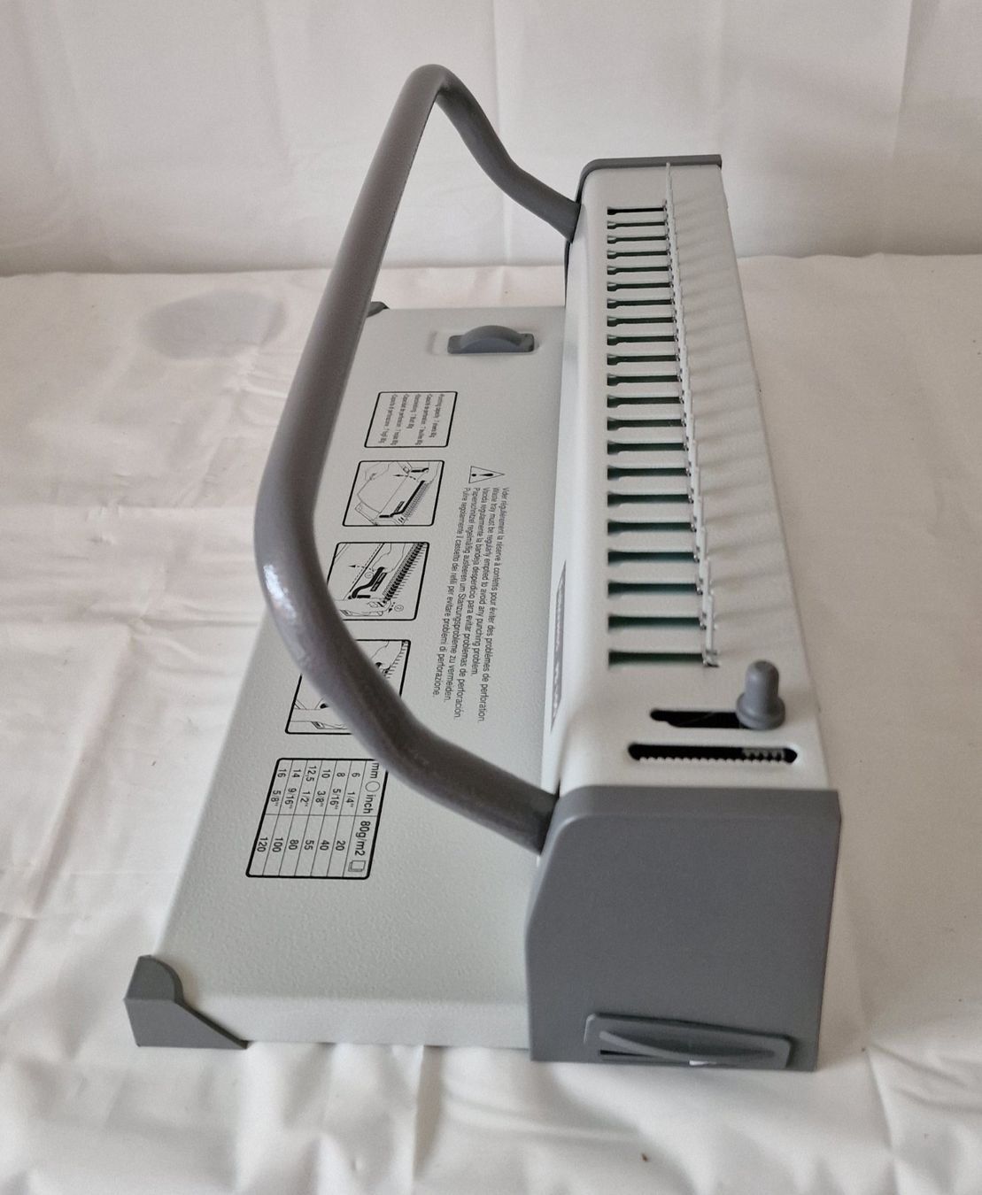 Fellowes Macchine rilegatrici: Fellowes 100 Bindemaschine – Usato da Mühlethal venduto da sarah-davide