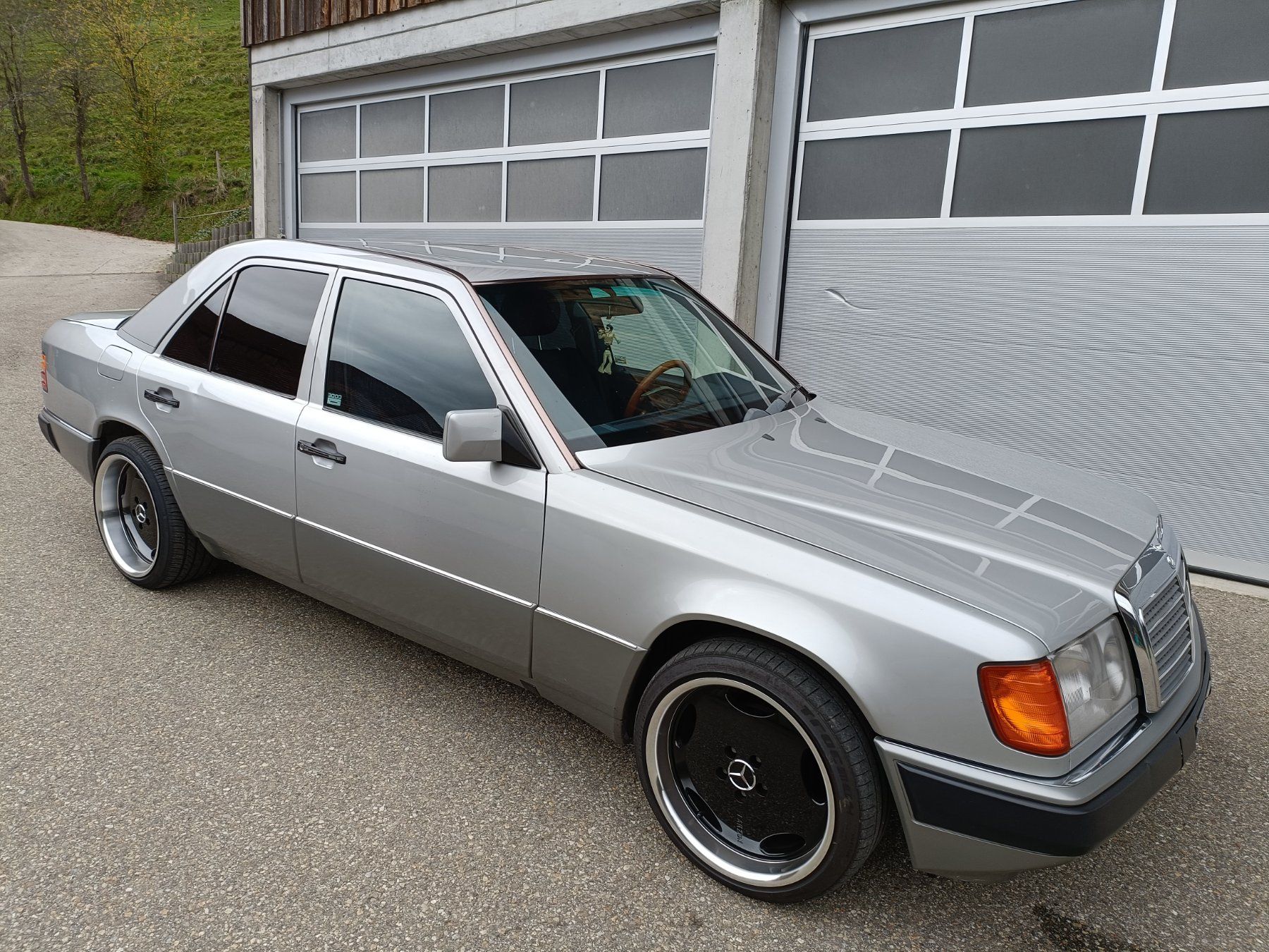Mercedes-Benz Automobili: Mercedes Benz 300E – Usato da Hergiswil LU venduto da Igrb