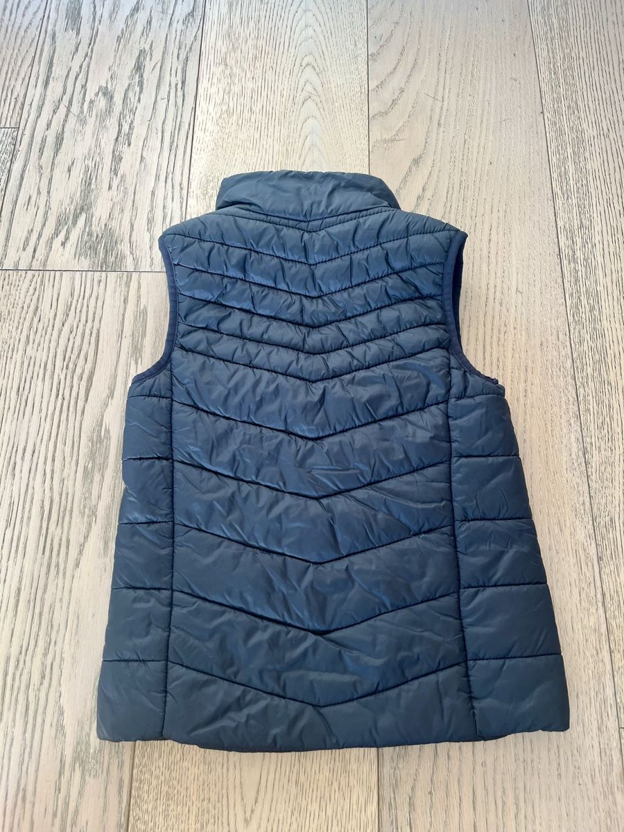 Altro abbigliamento per bambino: Schwarze Jungenweste, Größe 134 – Usato da Arbedo venduto da Greg2hand 2