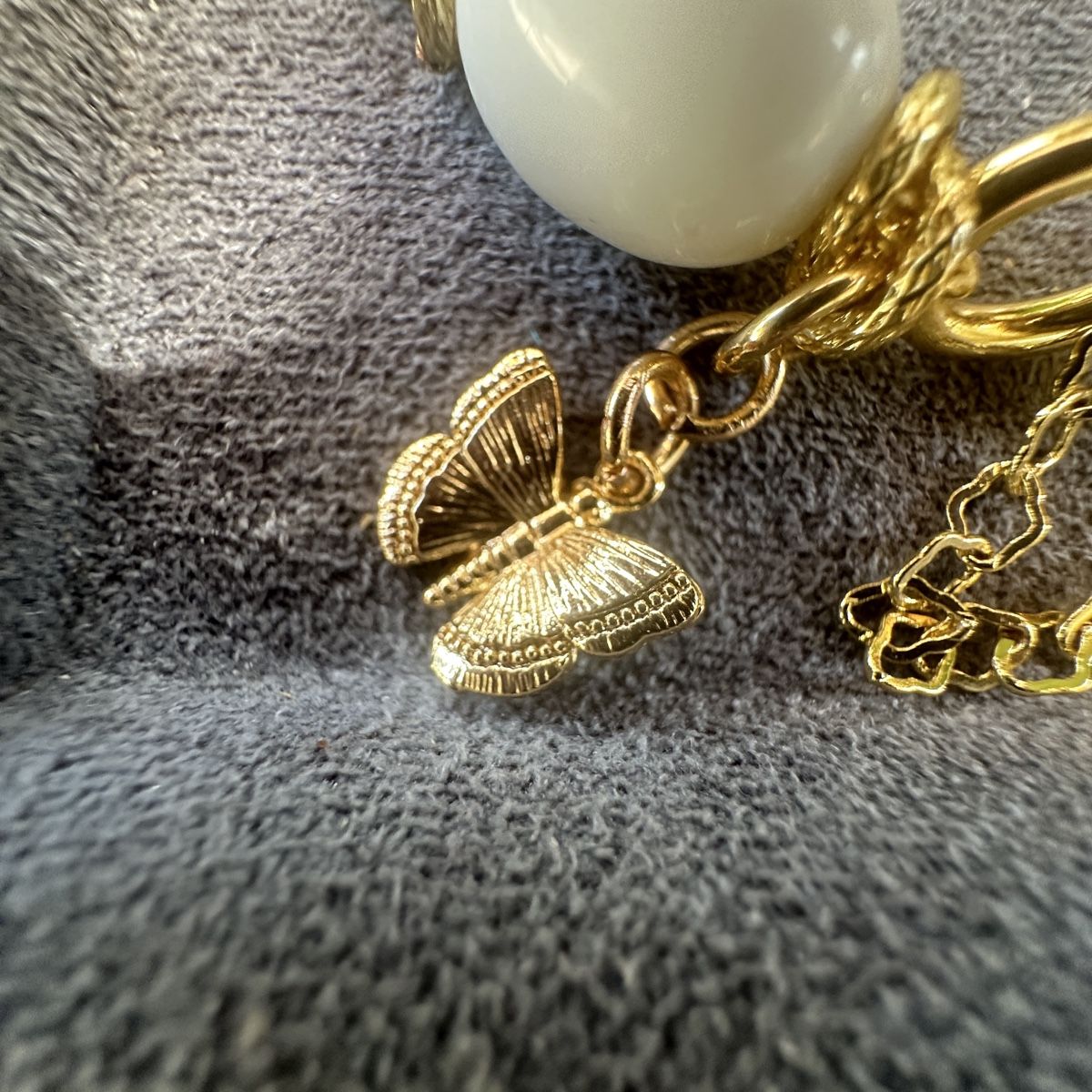 Bracciali & Braccialetti: Armband mit Weisser Achat. Handarbeit  – Nuovo e nell'imballaggio originale da Kriens venduto da Hortensie6 1