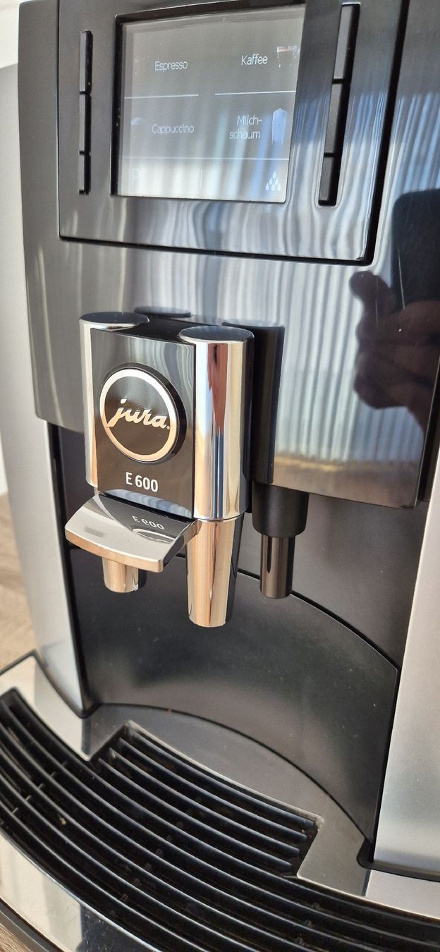 Jura Machines à café & Machines à expresso: Jura Kaffeevollautomat E600 – D'occasion à Sursee par Marcelo.22 4