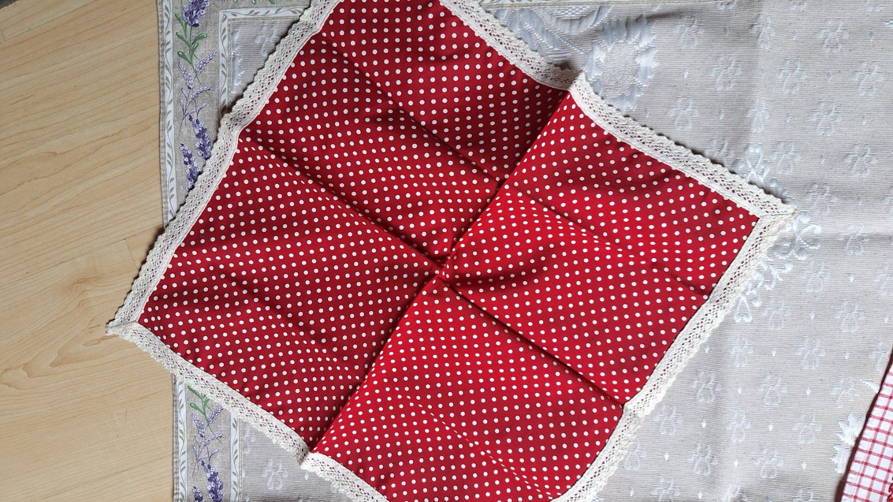 Sonstige Tischwäsche: Lot ,Tisch-tücher - Läufer-Set – Gebraucht aus Dornach von majo8689 1