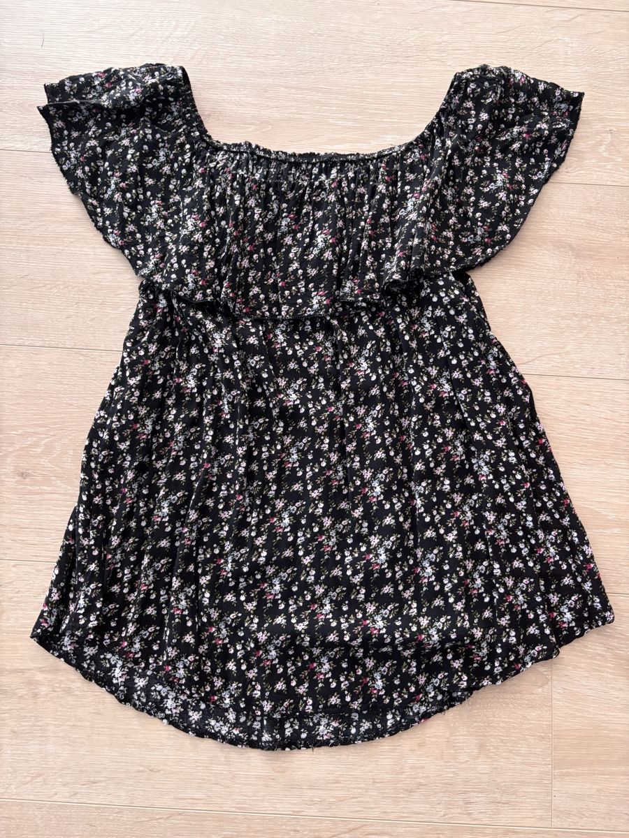 Top: Damen Oberteil schwarz mit Blumenmuster – Usato da Jegenstorf venduto da waltern