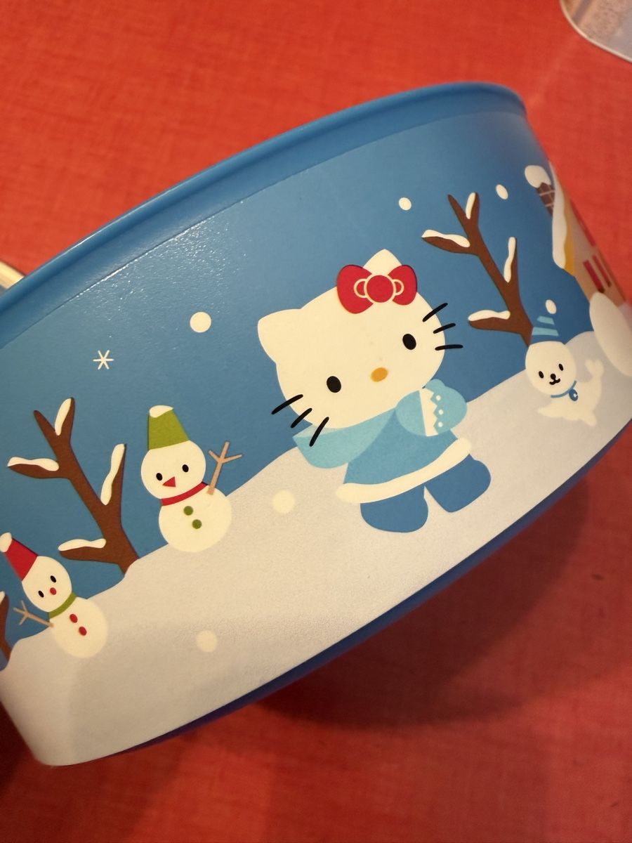 Tupperware Behälter & Ähnliches: Tupperware Hello Kitty motivo invernale – Gebraucht aus Roveredo GR von ang_cc9l