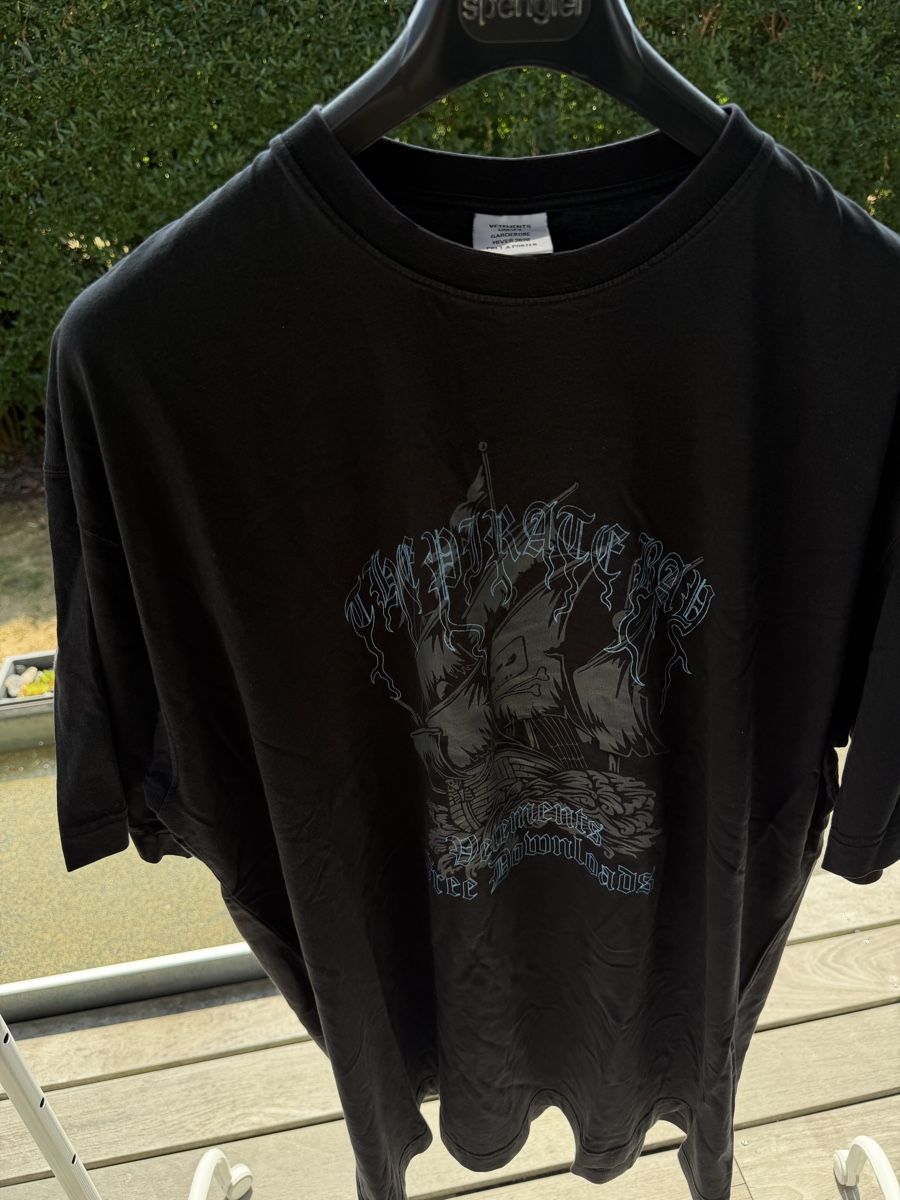 T-shirts: Vetements Shirt – Neuf (Voir description) à Flawil par Richu.s