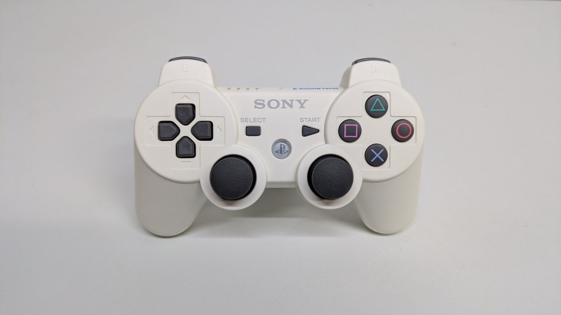 Sony Console: PlayStation 3 Slim in weiss mit 2 Controller – Usato da Menziken venduto da mame18 2